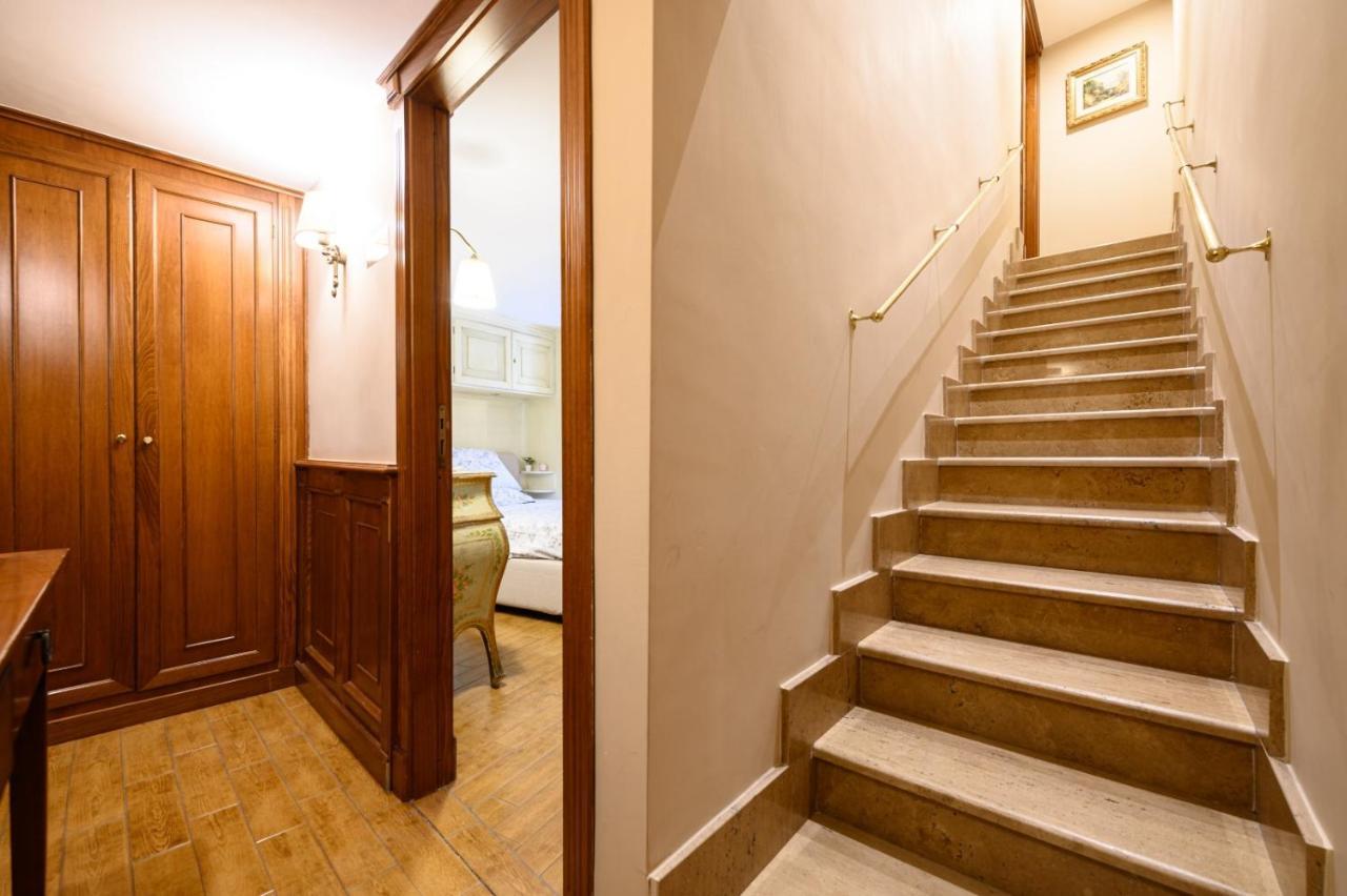 Apartamento Toto E Peppino Family House Nápoles Exterior foto